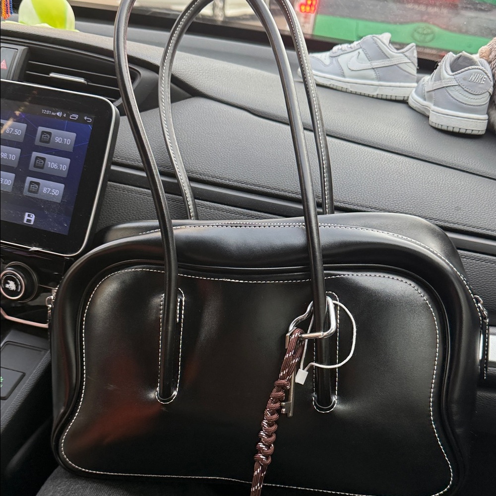 Elegant Black Shoulder Bag